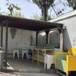 Zona de fregaderos exteriores en camping